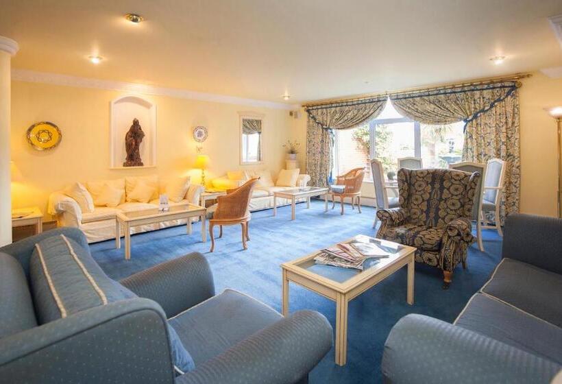 Otel The Walnut Tree