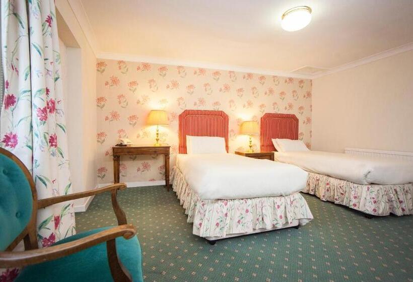 Otel The Walnut Tree