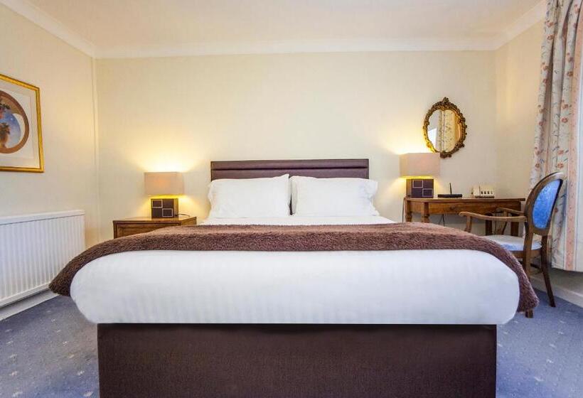 Otel The Walnut Tree