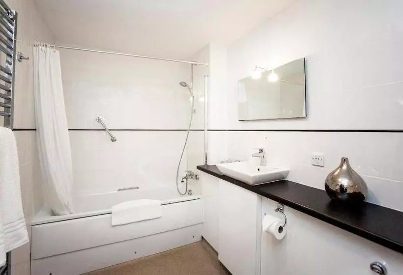 酒店 The Walnut Tree