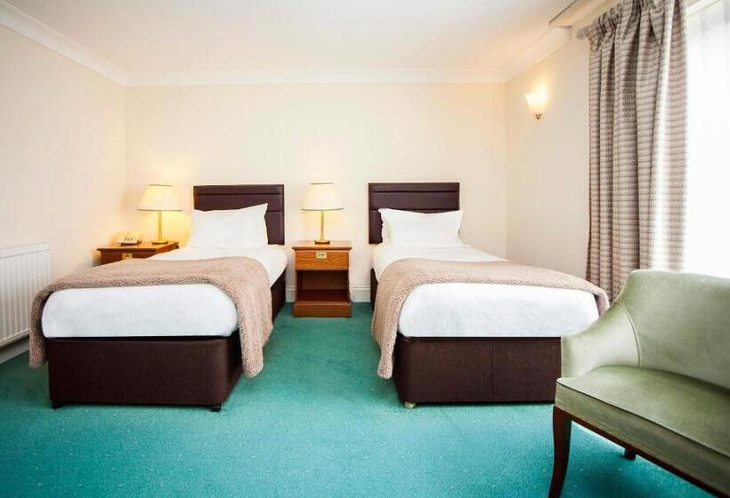 Otel The Walnut Tree