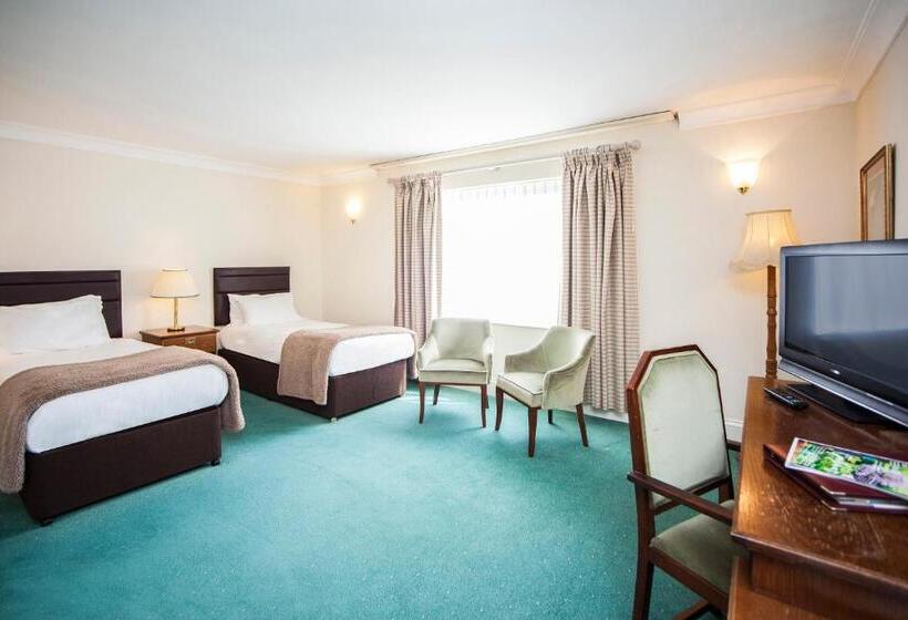 Otel The Walnut Tree