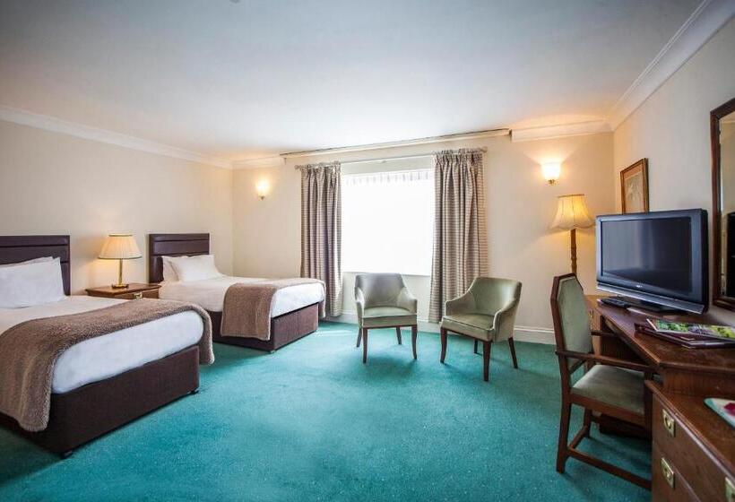 Otel The Walnut Tree