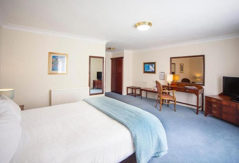 Otel The Walnut Tree