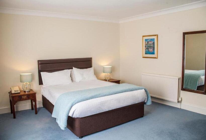 Otel The Walnut Tree