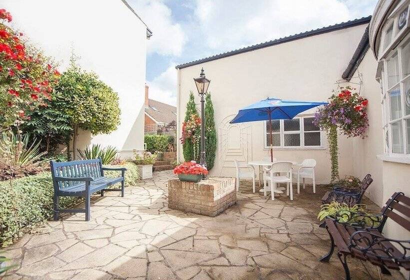 Otel The Walnut Tree