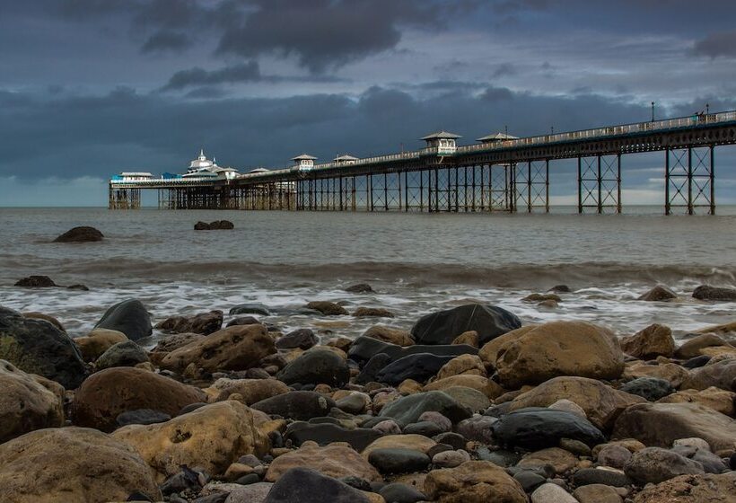 The Empire Hotel & Spa