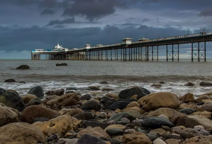 The Empire Hotel & Spa