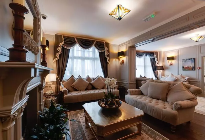 The Empire Hotel & Spa