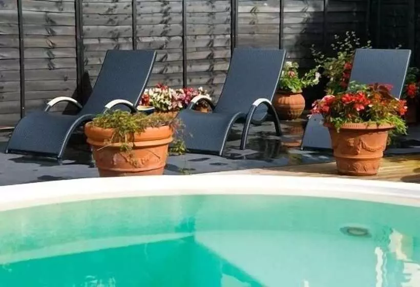 The Empire Hotel & Spa