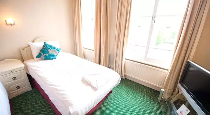 159 Knightsbridge Hotel