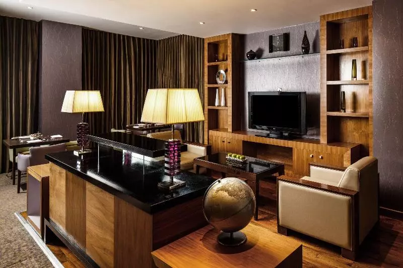 Отель Crowne Plaza Reading