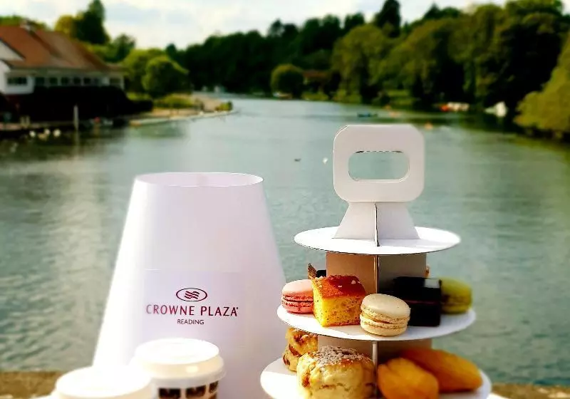 Отель Crowne Plaza Reading