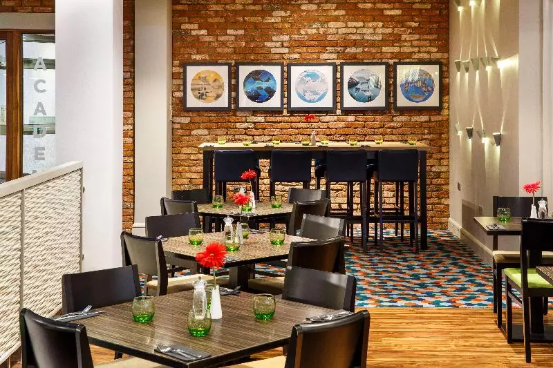 Отель Holiday Inn London Heathrow M4jct.4