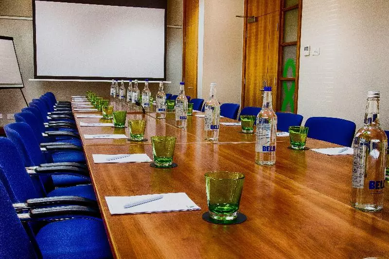 Отель Holiday Inn London Heathrow M4jct.4