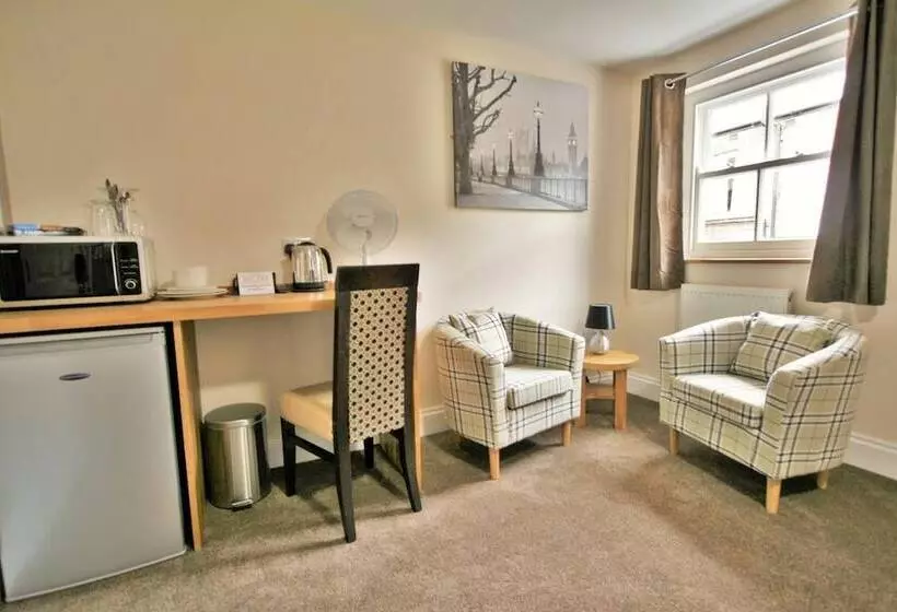 New County Hotel & Serviced Apartments By Roomsbooked