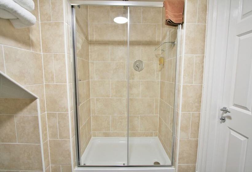 New County Hotel & Serviced Apartments By Roomsbooked