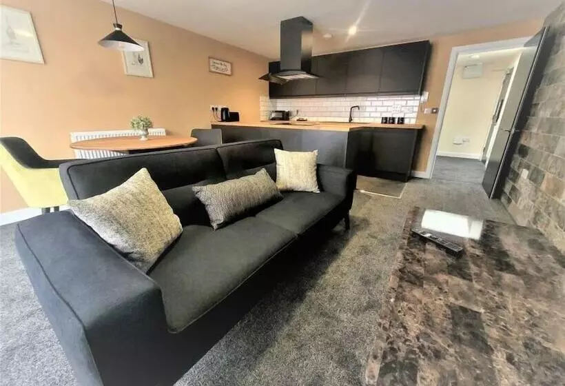 New County Hotel & Serviced Apartments By Roomsbooked