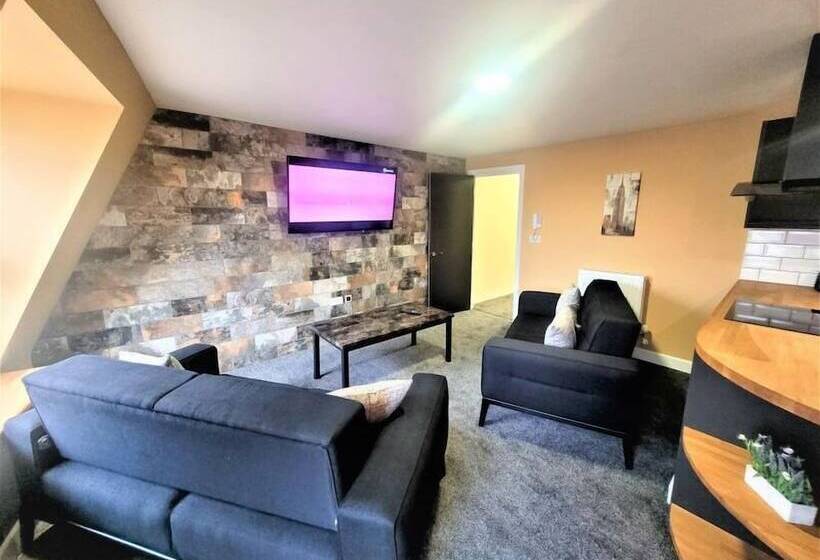 New County Hotel & Serviced Apartments By Roomsbooked