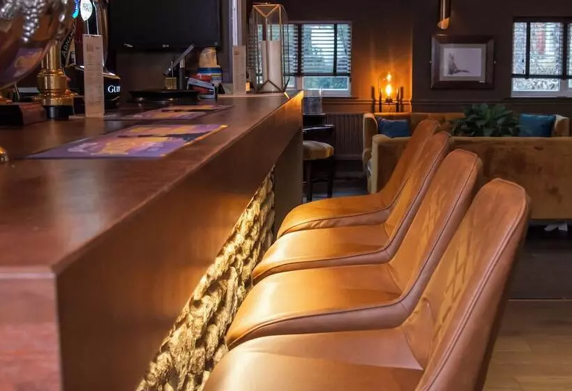 Отель Pettifers Freehouse