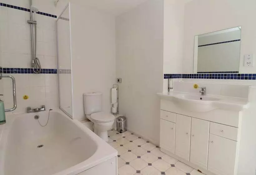 Отель Pettifers Freehouse