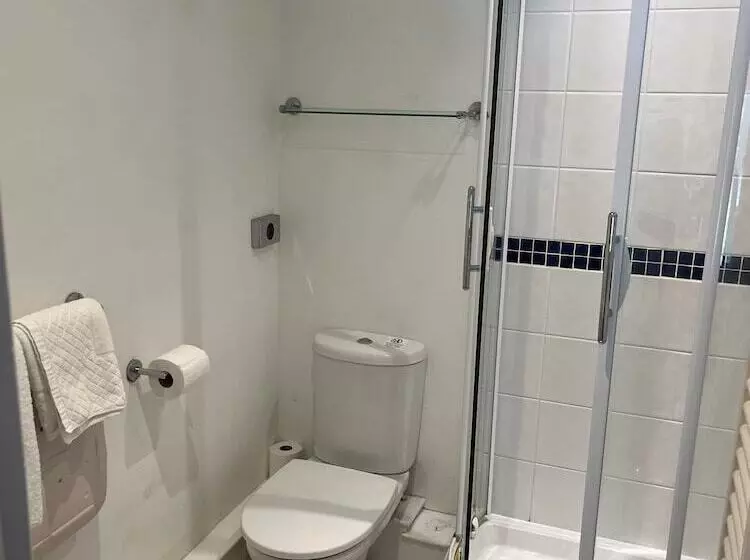 Отель Pettifers Freehouse