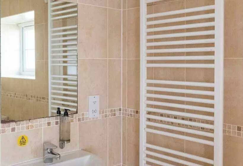 Отель Pettifers Freehouse