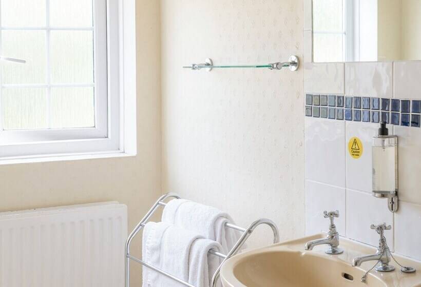 בית מלון כפרי Pettifers Freehouse