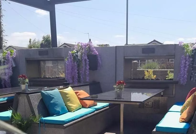 Отель The Hillcrest