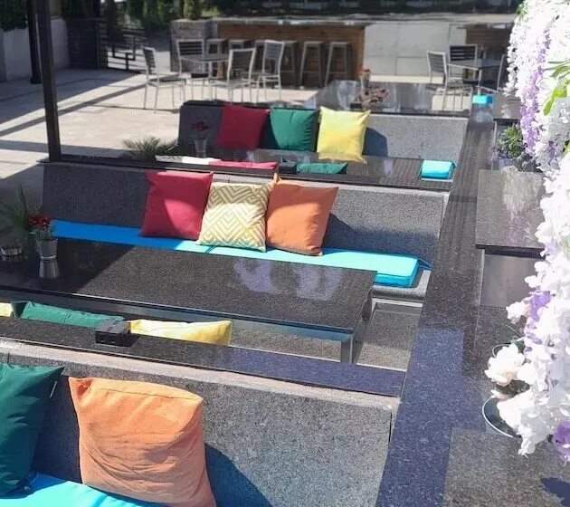 Отель The Hillcrest