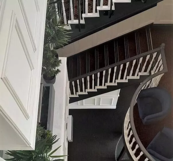 Отель The Hillcrest