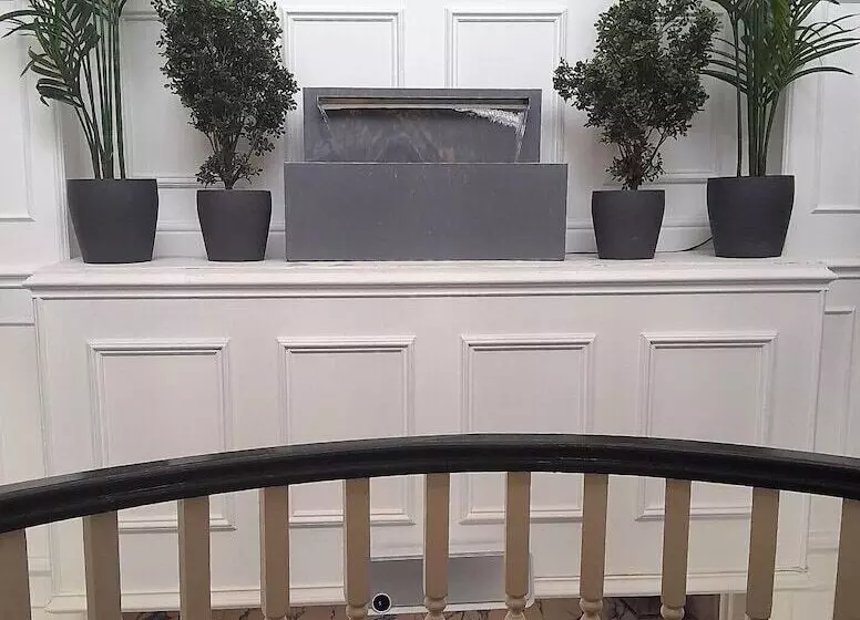 Отель The Hillcrest