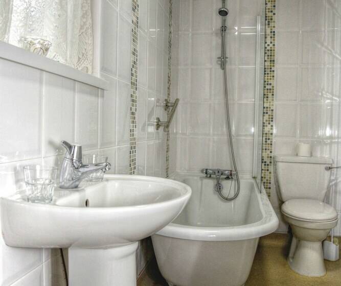 Lion Hotel & Studio Apartments