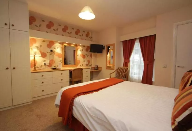 Lion Hotel & Studio Apartments