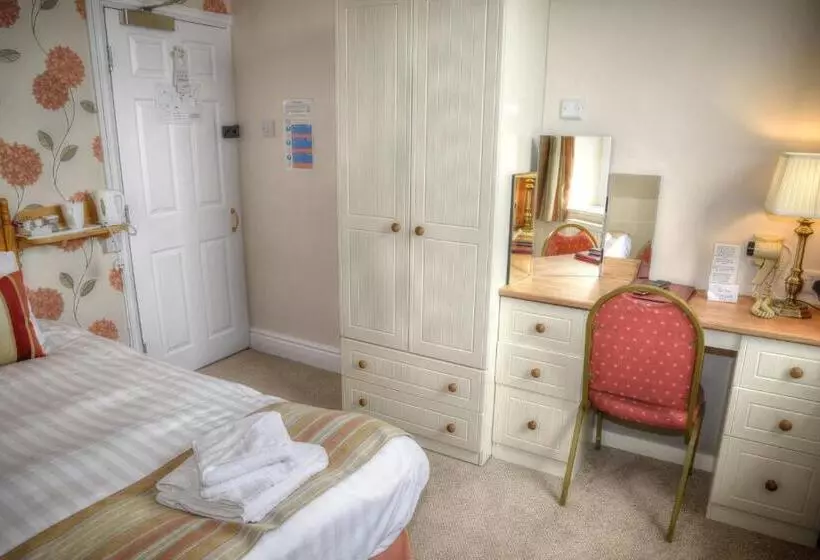 Lion Hotel & Studio Apartments