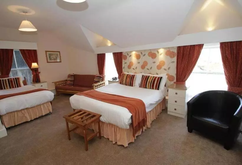 Lion Hotel & Studio Apartments