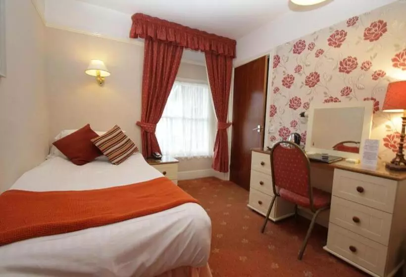 Lion Hotel & Studio Apartments