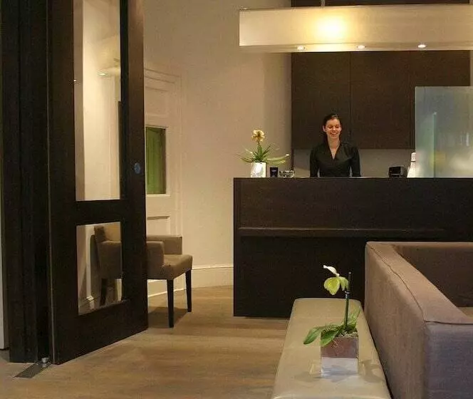 בית מלון כפרי Nottingham Place