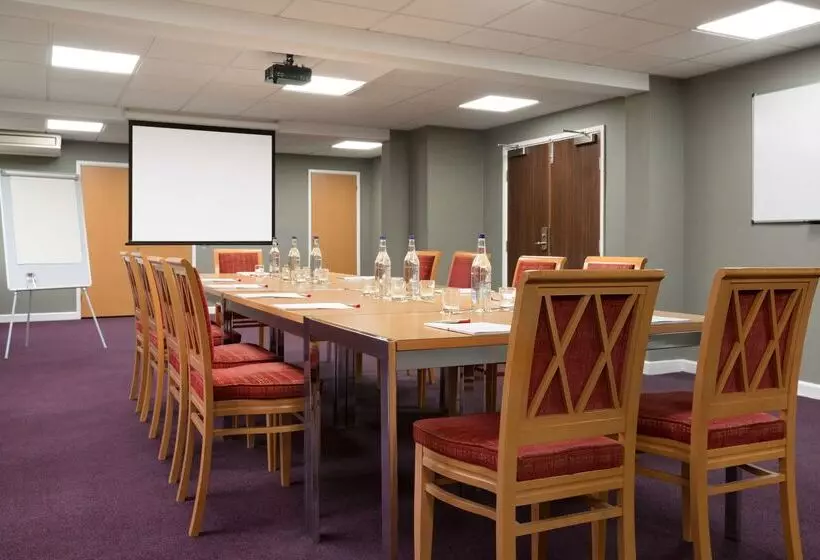 Отель Ramada Chorley South