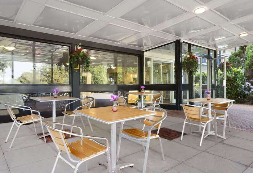 호텔 Ramada Chorley South