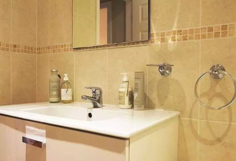 هتل Red Lea Apartments