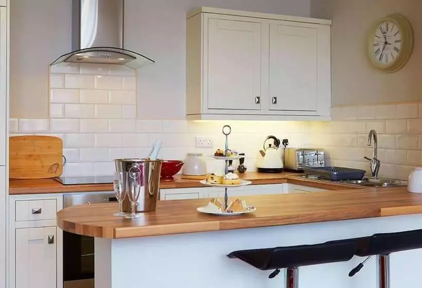 هتل Red Lea Apartments