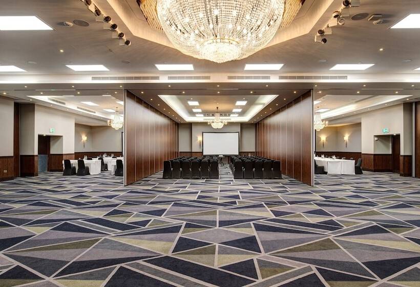 هتل Royal National