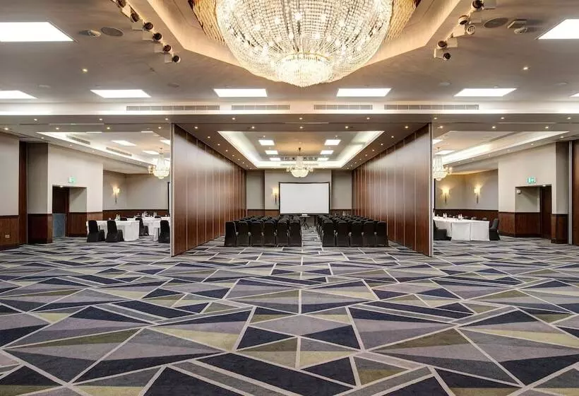 호텔 Royal National