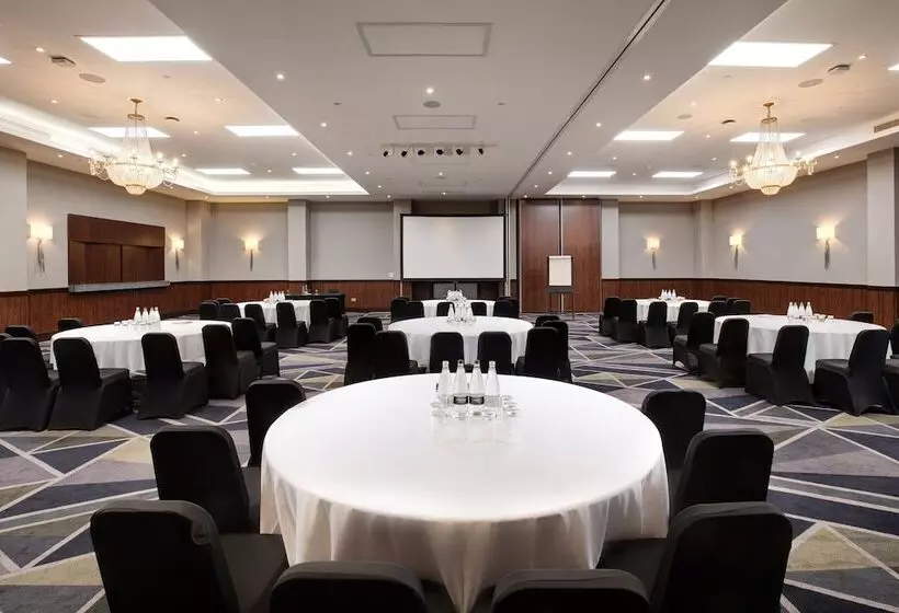 호텔 Royal National