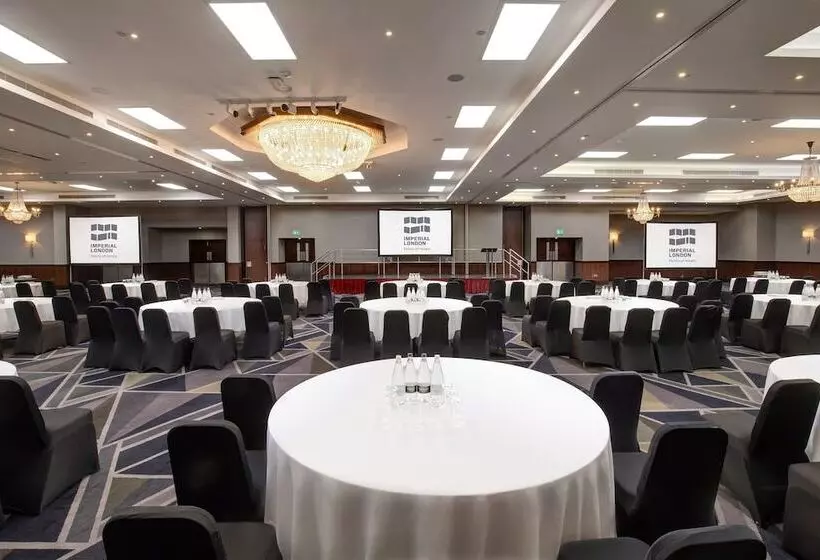 호텔 Royal National