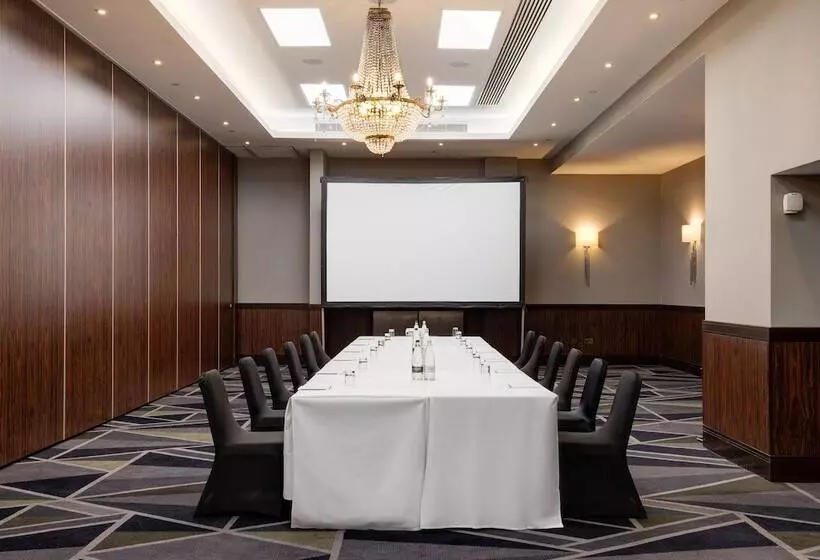 호텔 Royal National