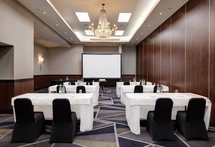 هتل Royal National