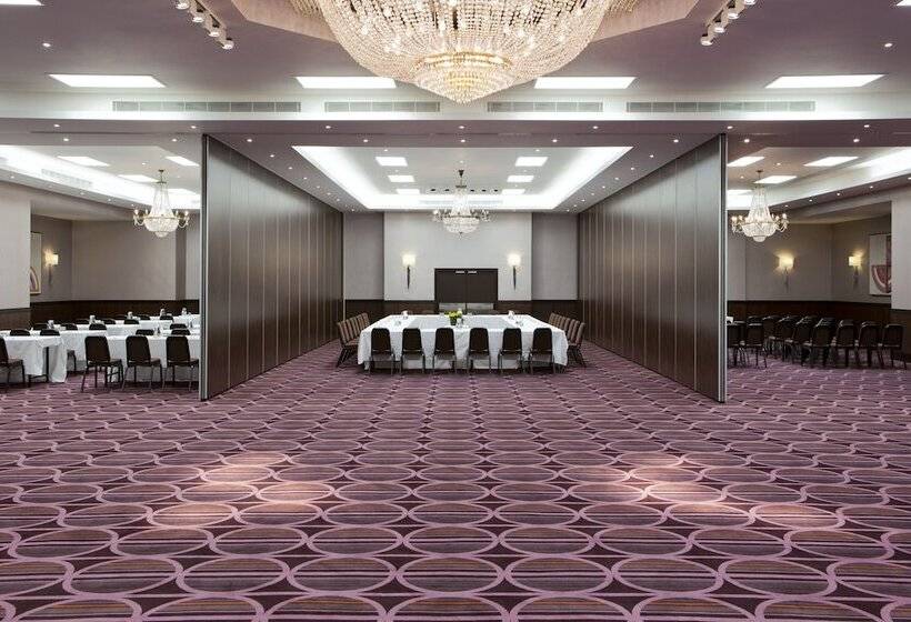 هتل Royal National