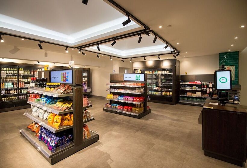 هتل Royal National